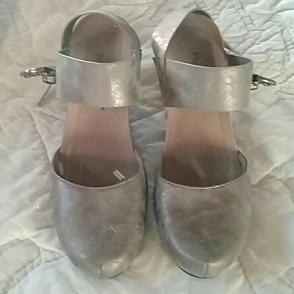 Pierre Dumas wedges